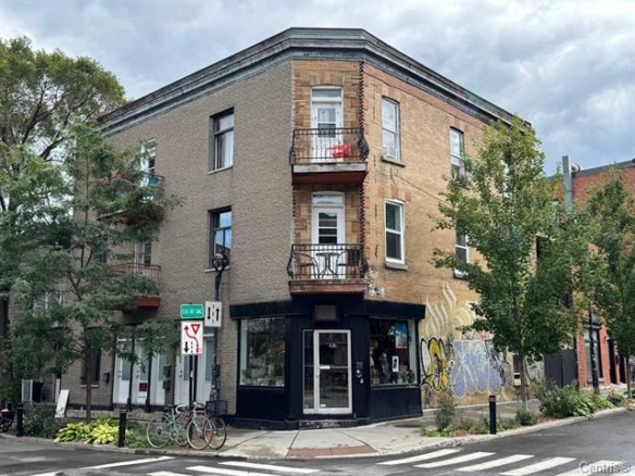 4594 Rue Rivard